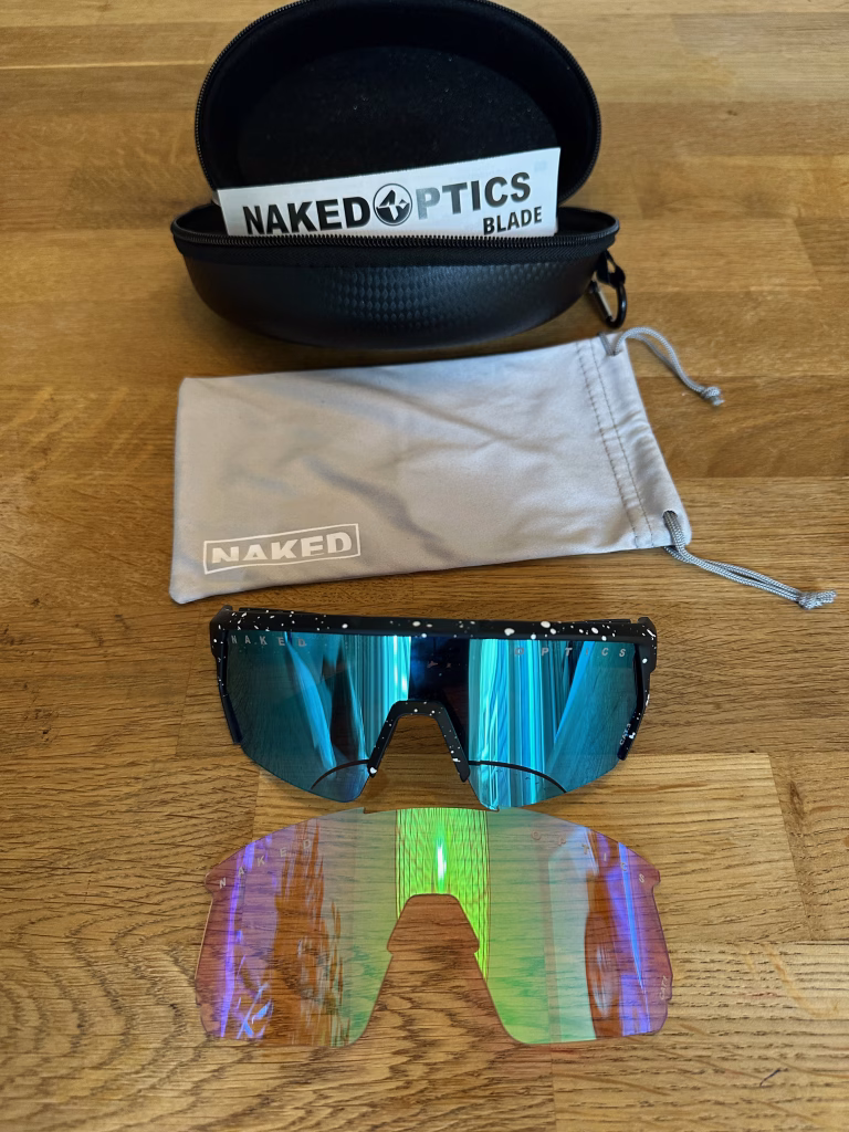 Naked Optics The Blade, alles in het pakket