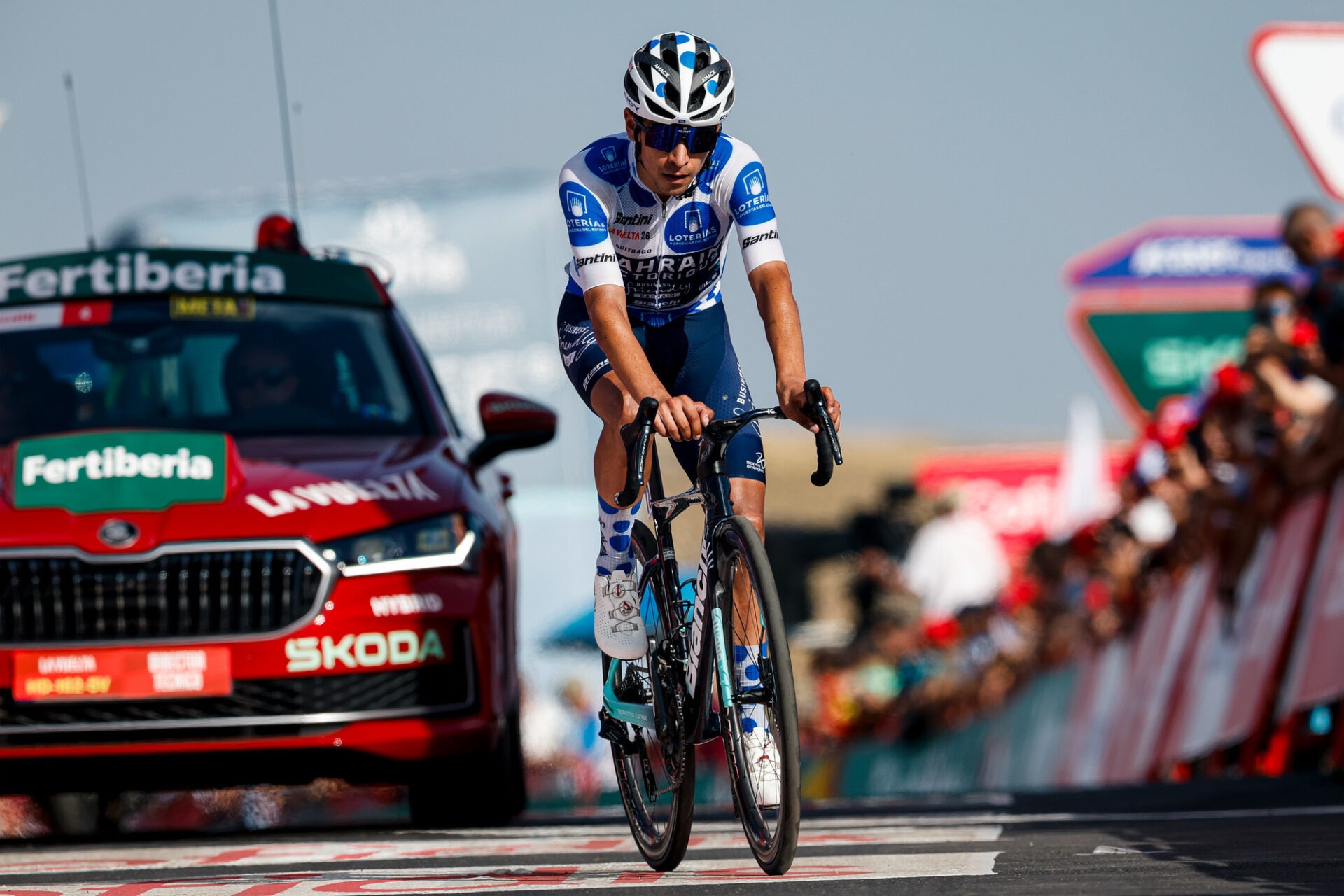 Jakob Omrzel op zijn Bianchi Oltre RC in de Vuelta